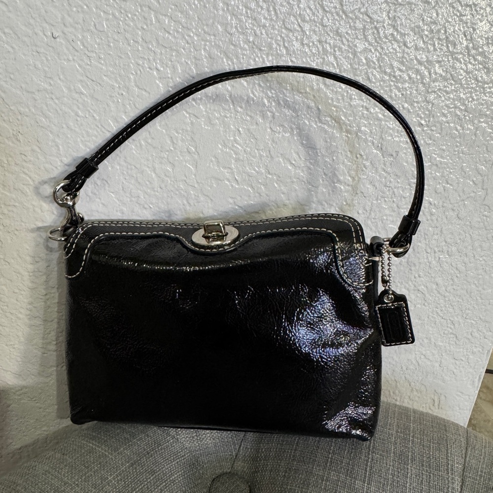 Coach Signature Black Glazed patented Leather Turnlock Shoulder Bag Handbag y2k